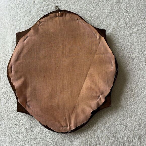 Vintage MCM White Lace Working Woman Wood Silhouette Framed hanging Wall Decor - Picture 3 of 7